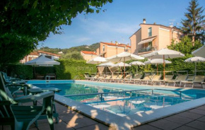 Отель Residence Holidays  Пьетра Лигуре